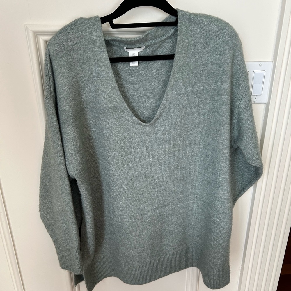 Women's V-Neck Sweater in Gray - Picture 9 of 9